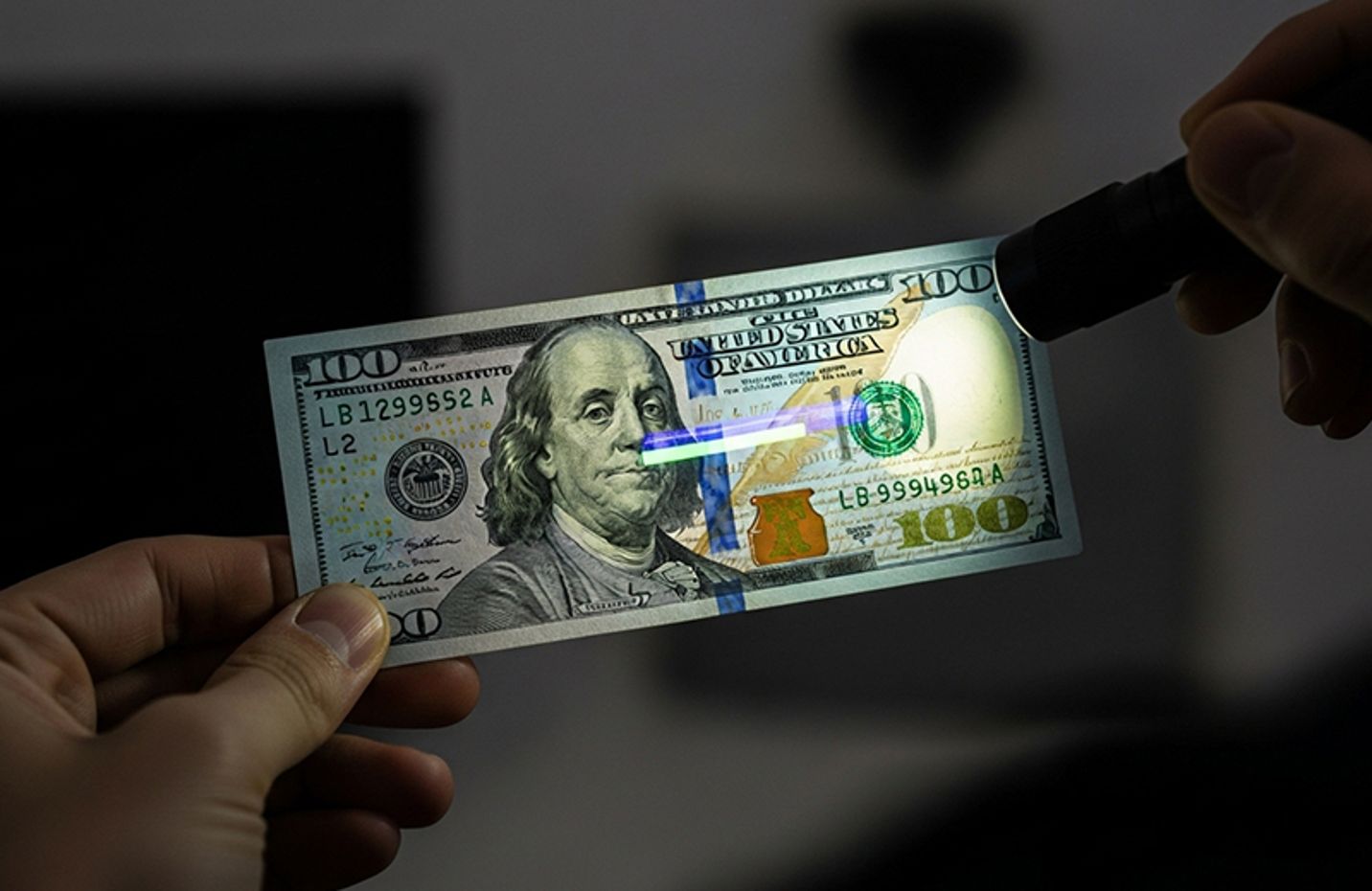 Sahte doları anlamak için 12 etkili yöntem logosu